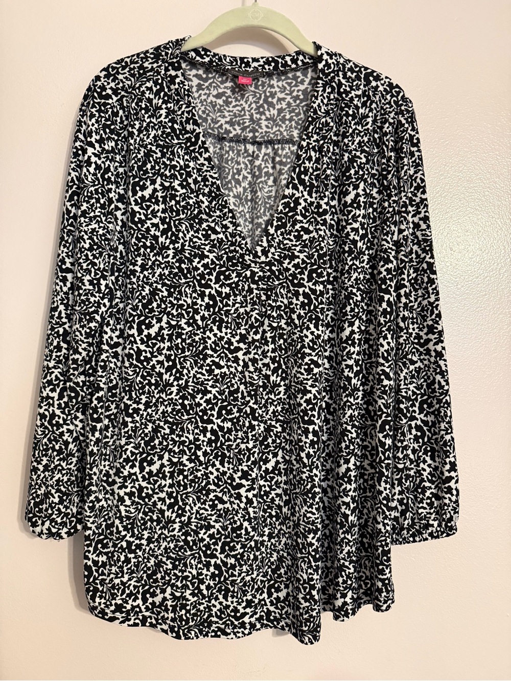 Vince Camuto Black and White Printed V-Neck Tunic
